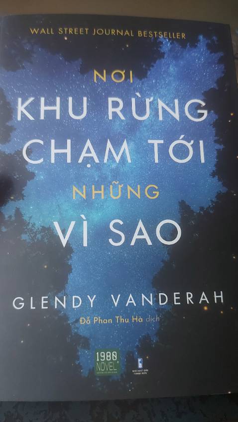 Sách đẹp, giấy thơm. Nội dung thì chưa có nhận xét chính xác vì mình chỉ mới đọc vài chục trang đầu nhưng cách dẫn truyện rất lôi cuốn, hấp dẫn, có vẻ đây là 1 cuốn sách có chiều sâu nên đọc.

Dạo này Tiki không còn bọc sách nữa, hơi buồn 1 chút vì mua bọc kiếng ở nhà sách về không vừa với sách.