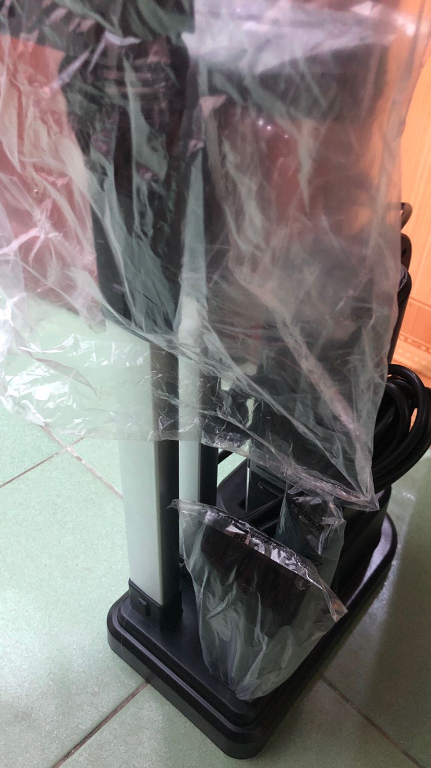 Mình mới nhận hàng lúc chiều hôm 12/12 đặt xong 13/12 đã nhận được rồi mình mua sale rẻ lắm áp mgg vào còn gần 1tr3 thôi còn được tặng bình nước nữa . Mình đã thử dùng và thấy tạm ổn . Lần đầu tiên đặt và mua hàng của tiki đã để lại cho mình ấn tượng cực tốt thích lắm