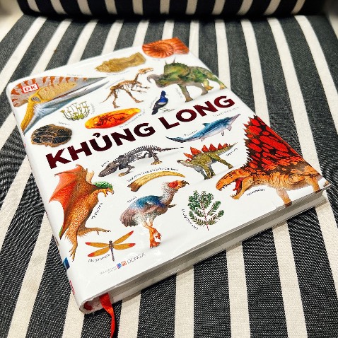 Sách chất lượng tốt, giấy đẹp, chắc chắn. Nội dung cuốn, hình ảnh đẹp. Sách DK mãi đỉnh 😀