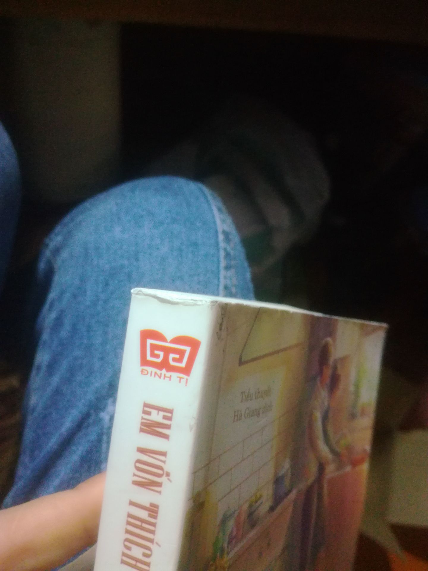 rất thất vọng về cuốn sách này sách rất cũ nhìn giống như đã qua sử dụng lúc giao hàng sách cũng ko đc bọc gì quà tặng theo sách cũng ko có chỉ có 1 quyển sách ko thật sự rất thất vọng