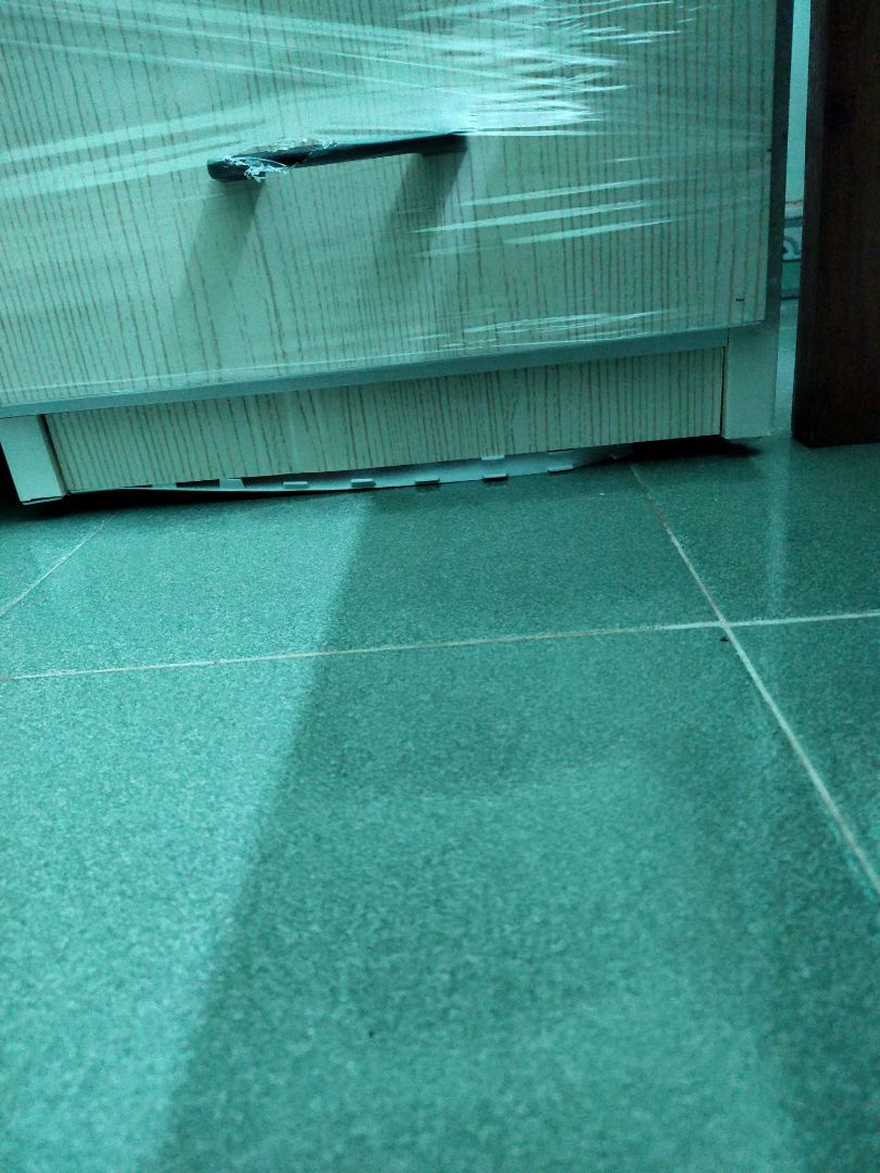 sản phẩm tủ nhựa nên khá mỏng, dễ vỡ. Khi giao hàng với 1 sản phẩm cồng kềnh và dễ vỡ như vậy mà lại dùng xe máy nên khá là không hài lòng. ưu điểm duy nhất là nhẹ