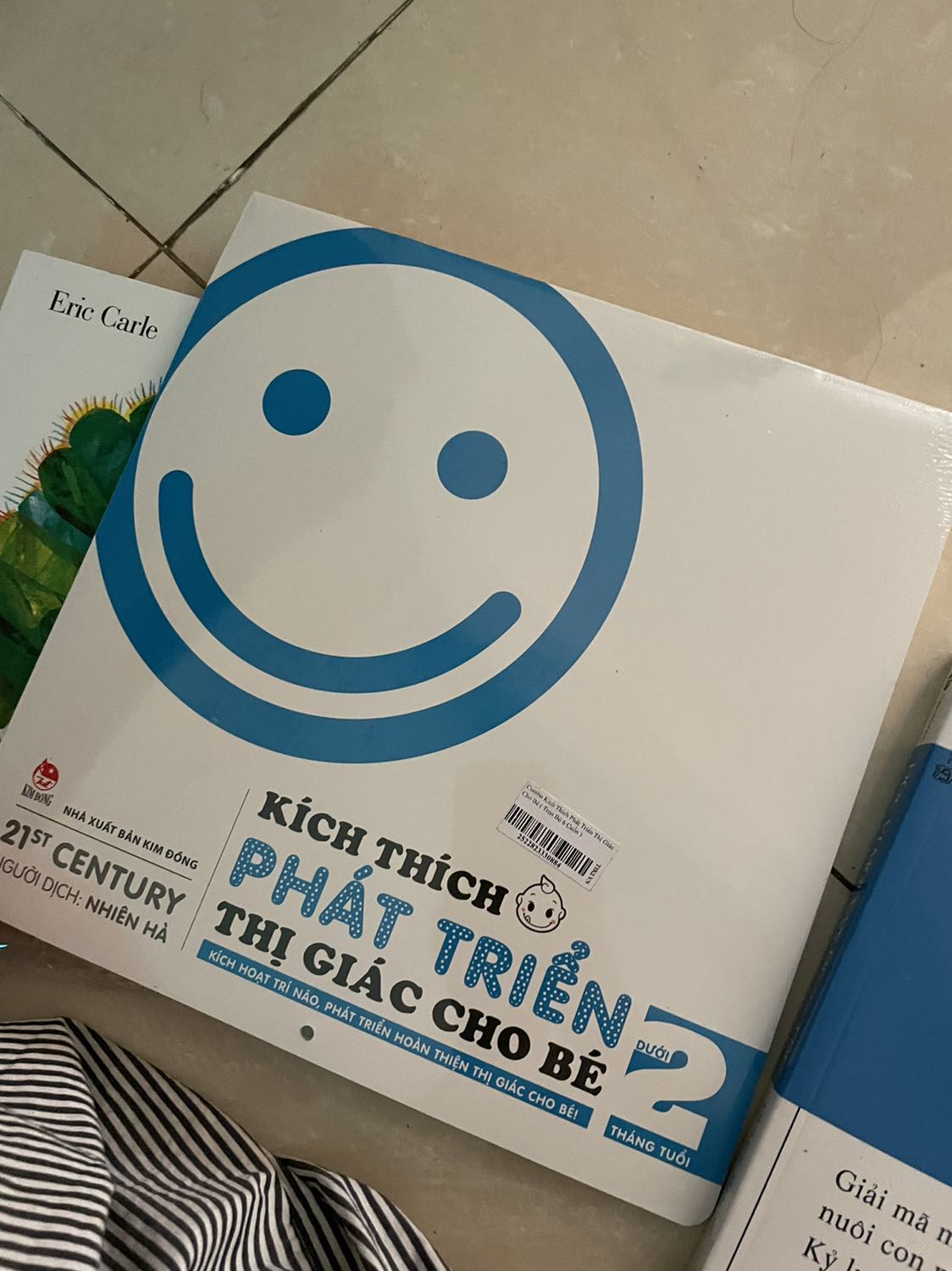 Mình chưa bóc nhưng bọc khá dày. Mình mua chuẩn bị cho em bê thui nên chưa biết sau này bé có thích k