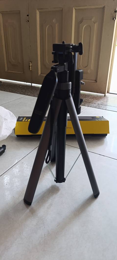 Đáng đồng tiền bát gạo, cây này chắc chắn, Bluetooth nhạy, có thể gắn thêm đc cây gậy của mấy con camera hành trình khác