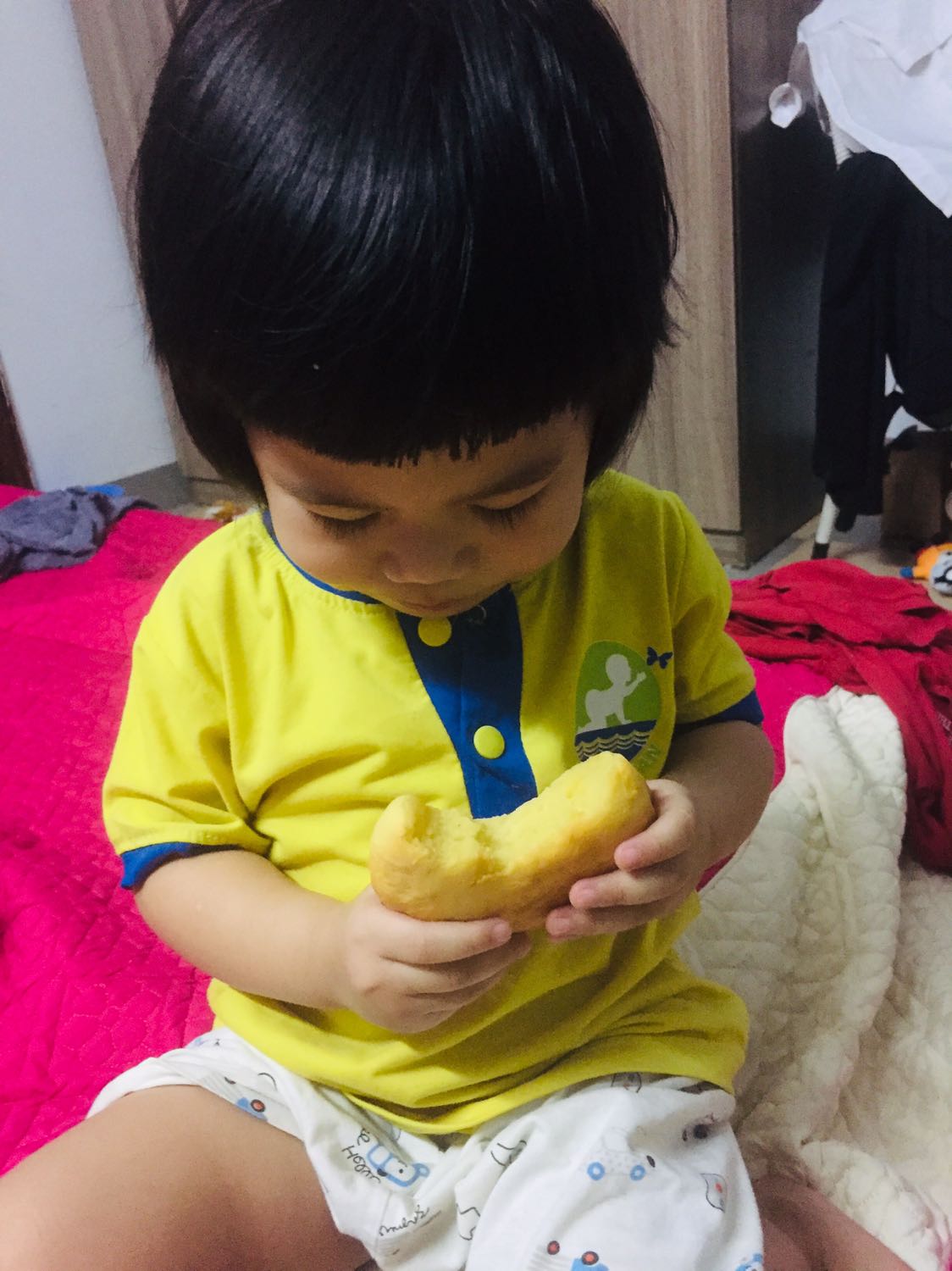 dùng sp tiết kiệm rất nhiều tgian cho m, dễ sử dụng, ( ko an toàn với trẻ nhỏ lắm vì dễ kéo ra vào quá nên để lên kệ bếp cao hơn tầm tay trẻ nhỏ) 
m để nồi nướng ko có gì cho bay mùi 1 lát lúc đầu tiên sd. các loại cá nướng, gà nướng, rang lạc, nướng nem, chả, nướng thịt... tiện cả làm nóng đồ, nướng bánh, làm ruốc... bé nhà m rất thích ăn bánh m nướng với nckd này. 
trước khi nướng nên ướp gia vị ngấm và chú ý ko nướng quá lâu hay để đồ nướng trong nồi sau khi đã chín lâu thực phẩm sẽ bị khô