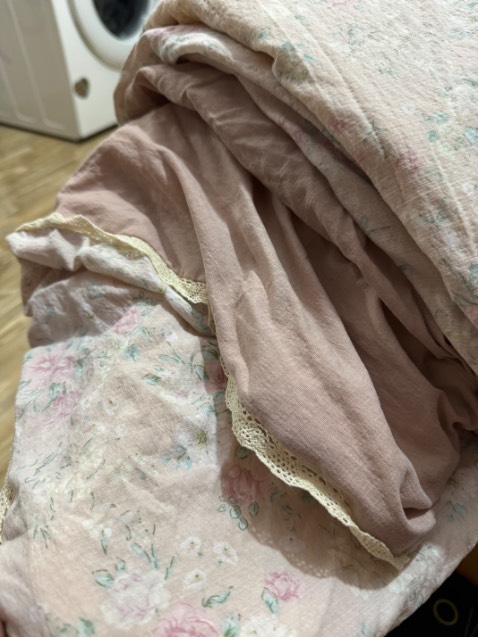 Mình mới giặt xong chụp hình luôn , ko đỗ lông 
Vai đẹp 
Mình đặt mua thêm một cái nữa