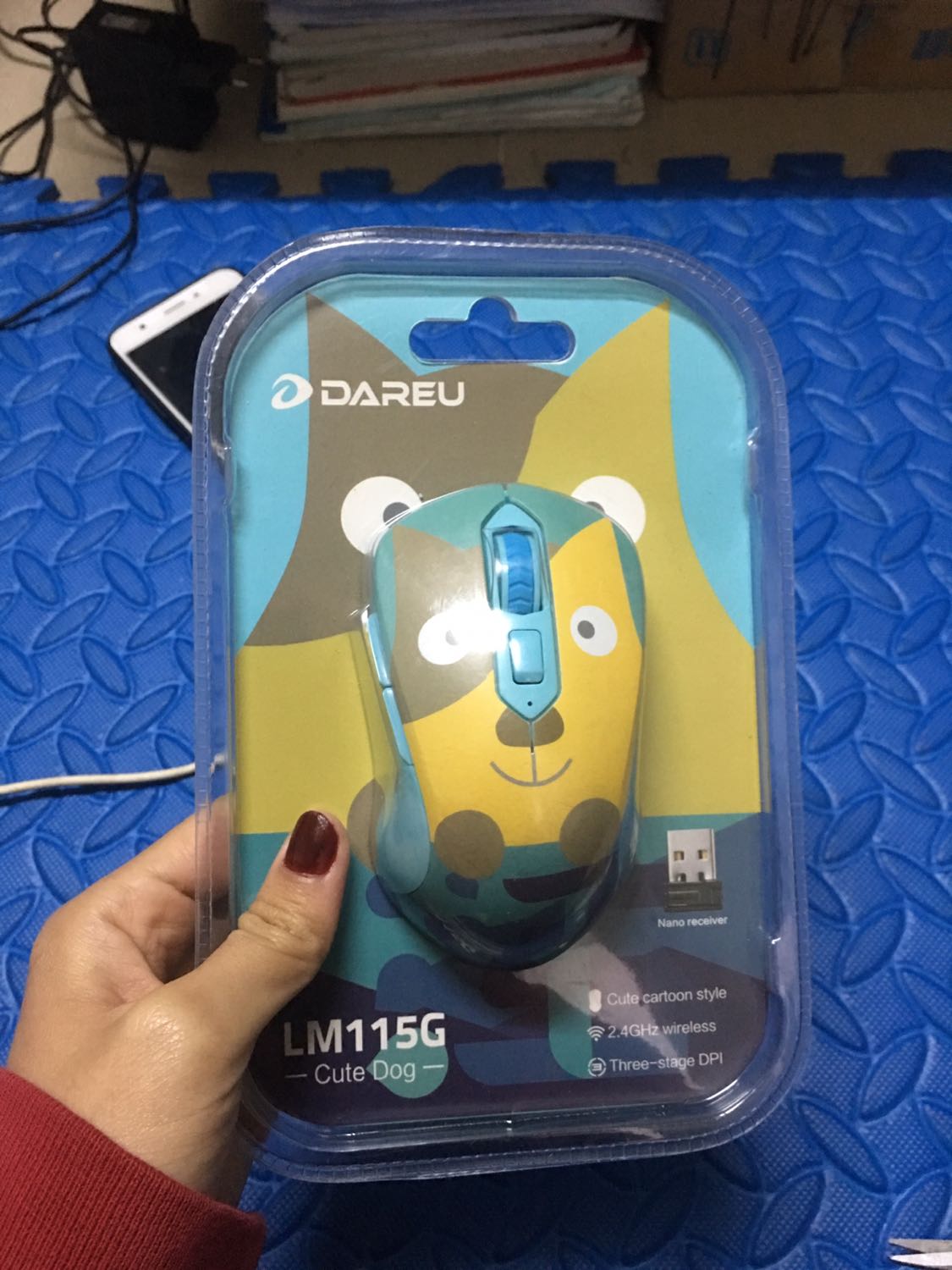 Chuột cute dog, xinh quá, dùng ok.
Tiki giao hàng siêu nhanh mới đêm đặt mà chiều đã thấy giao hàng rồi. Mình còn quên mất là mới đặt. Chuột xinh pin nhìn hịn giá 175k ok. Thấy th bạn lớp mình mua 330k năm ngoái tại shop ngoài, thích quá lên tiki tìm thì thấy đang sale 175k nên hốt luôn??