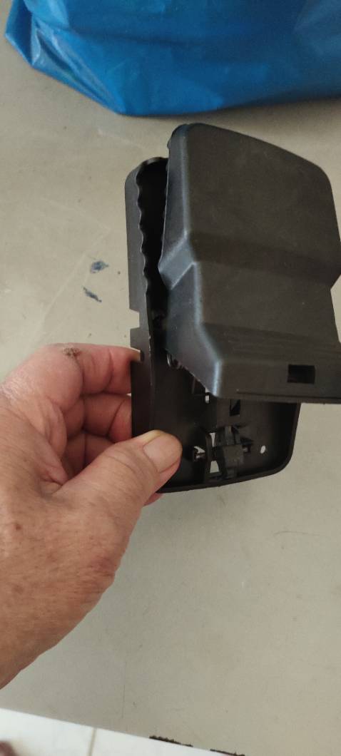 Thời gian giao hàng nhanh, đóng gói cẩn thận, nhân viên Shipe vui vẻ, chỉ có lổi là lò xo của bẫy yếu quá, không kẹp nổi con chuột vừa vừa. Mình góp ý shop bán hàng nên có cải tiến lò xo kẹp mạnh hơn thì cái bẫy này mới tóm được chuột. Mình chấm 4 sao nhé