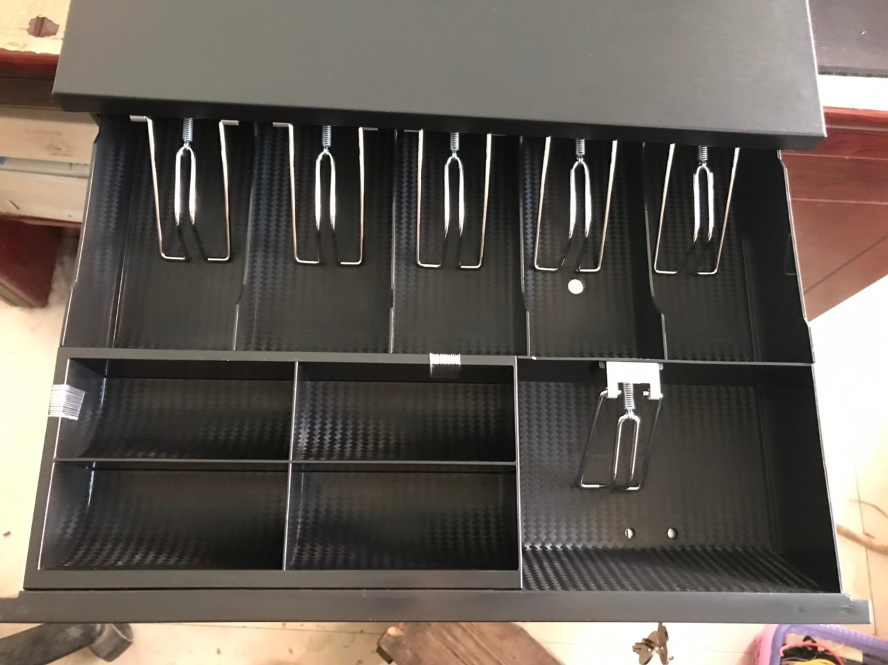 Đặt hàng mà không giống mẫu ảnh gì cả, được cái nhận hàng nhanh mà hàng cũng đẹp. Nên vẫn cho 3 sao