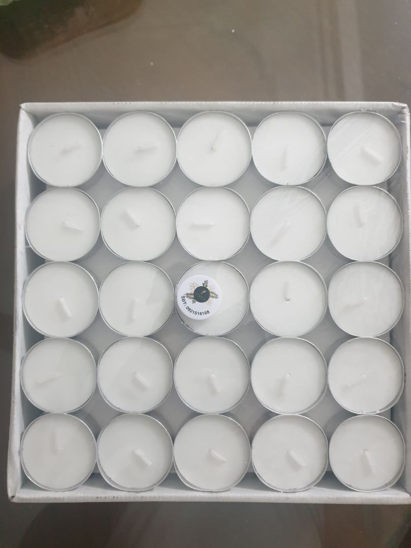 Nến to, dày dặn, giá lại rẻ hơn siêu thị, cháy không bị khói đen, không khét mùi.