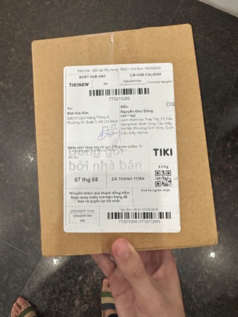 Ốp đẹp, chắc chắn, vừa khít với máy ạ !