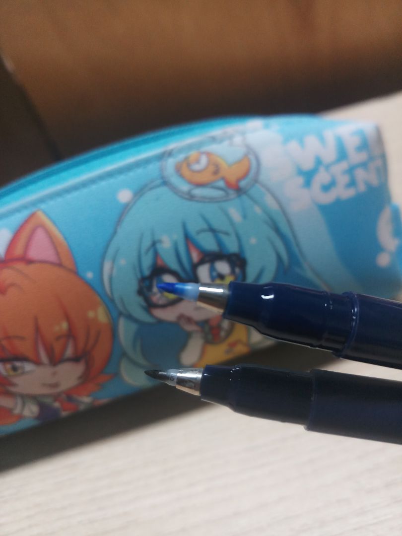 Dòng viết Tombow thì đã nổi tiếng về chất lượng rồi. Viết tốt, đều mực, đầu bút cứng thích hợp cho các bạn mới tập viết thư pháp calligraphy. Dịch vụ ship của Tiki tốt.