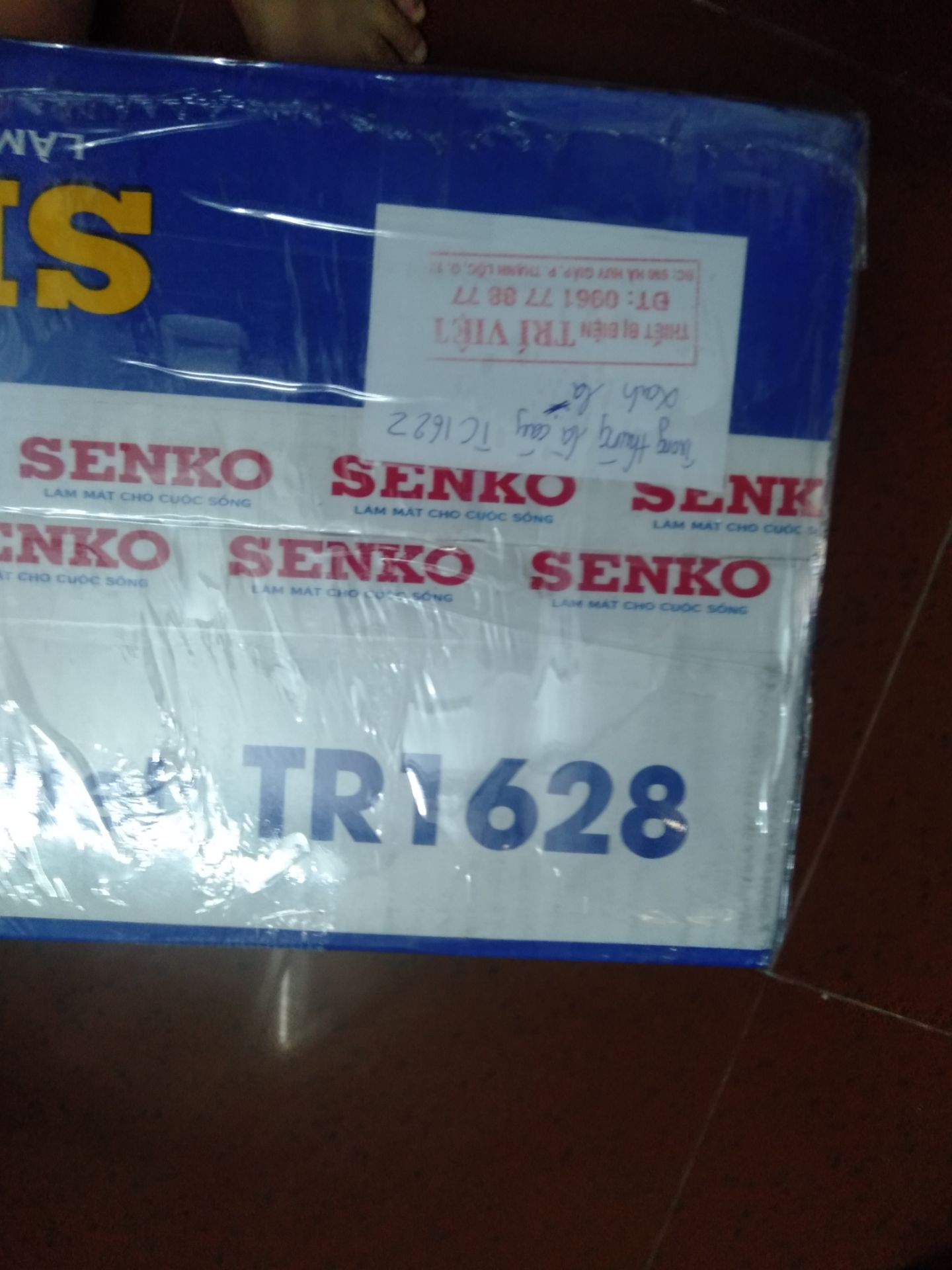 Mình đặt 03 sản phẩm, shop chỉ giao 01 sản phẩm.Hàng lấy thùng khác đóng.Mình chưa khui hàng.Do mình đã thanh toán nên lúc giao hàng ko có mình  nhận.Đề nghị sớm giải quyết cho mình đủ hàng