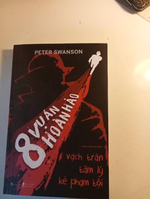 Sách hay nha, nhưng mà cần đóng gói kĩ hơn, ngoài hộp ngoài k còn lớp bọc nào, và có 1 vài vết đen ở hình 3. Tuy nhiên giao hàng rất nhanh nha 2 ngày đã có. Mong shop đóng gói hàng cẩn thận hơn nữa nha