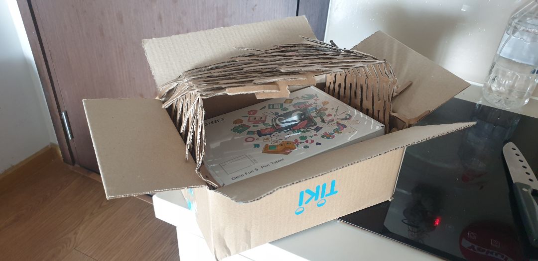 Sản phẩm tốt, chính hãng.
Tiki đóng gói good. Thích nhất là cách dùng bìa catton cắt tạo độ phồng để thay thế xốp cho những mặt hàng công nghệ. Vừa tiết kiệm vừa bảo vệ môi trường. Cảm ơn tiki nhé