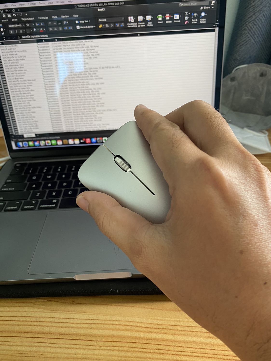 Đã nhận được sản phẩm nhưng sản phẩm kết nối rất chập chờn. Chưa rõ nguyên nhân là do pin yếu hay do lỗi. Sẽ sạc pin dùng lại sau đó phản hồi và yêu cầu đổi nếu sản phẩm bị lỗi