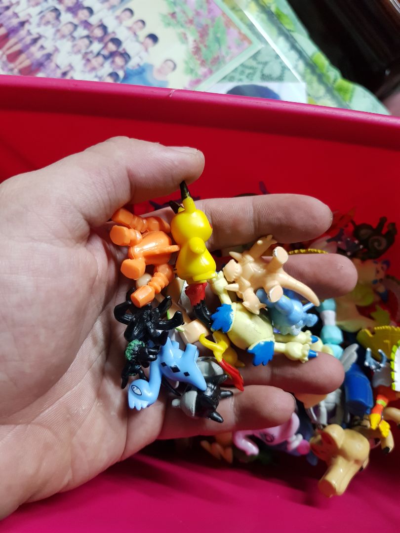 hơi nhỏ màu cũng ok ko trùng con ..