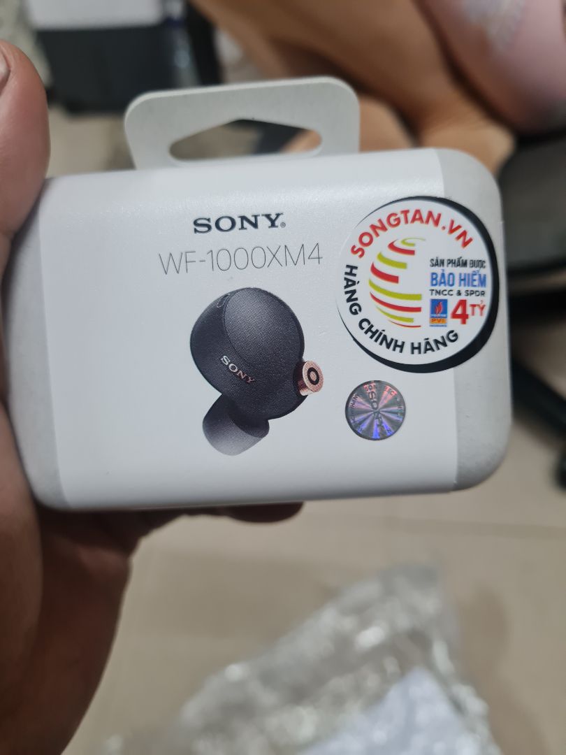 Mình mua ở đây được tặng kèm balo, chất lượng cũng xịn xò lắm, thời gian giao hàng nhanh. earphone đẹp, thời trang, chất lượng âm tuyệt vời, khả năng chống ồn đỉnh. Quá tuyệt cho 1 cuộc tình