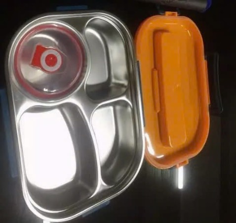 Shop phục vụ rất tận tỉnh, phản hồi tin nhắn nhanh, đóng gói hàng cực kì tốt, cẩn thận, mình thấy chất lượng hộp cơm cũng khá tốt. Cho shop 5*