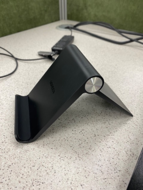 Sản phẩm đẹp, chắc chắn, điều chỉnh góc nghiêng nhẹ, mượt