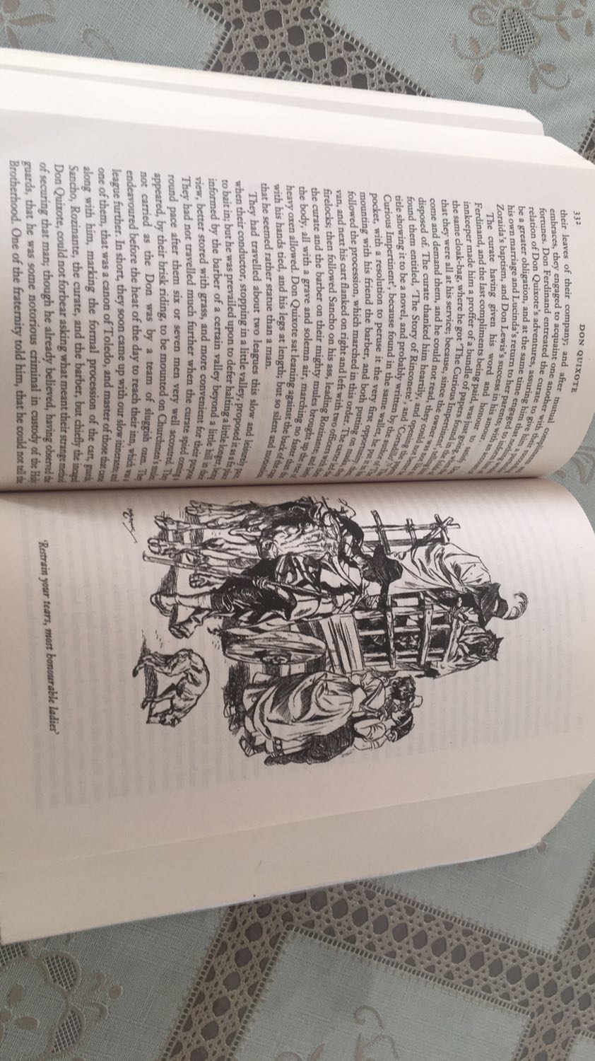 Sách chất lượng tốt, được bọc bookcare và đóng gói cẩn thận. Cuốn này rất dài (hơn 750 trang) và chữ in cỡ nhỏ (cỡ chữ chắc là 7-8pt) và dịch sang tiếng Anh của 300 năm trước nên đọc mãi 4 tháng mới xong!