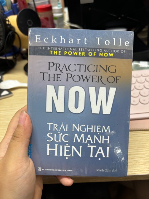 Giao hàng nhanh, nhưng sách hơi cũ, còn nilon bọc nhưng bị ố cạnh sách