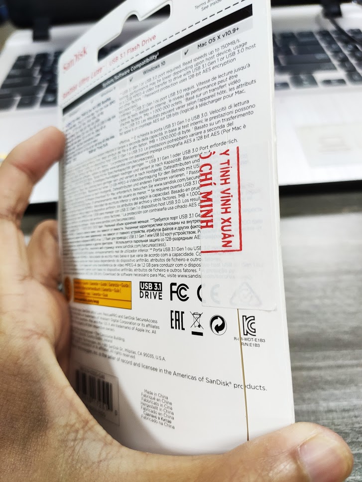 Sản phẩm nhỏ gọn, cứng cáp, gắn vào móc khóa được nên dễ dàng mang đi. Tốc độ đúng như quảng cáo, đọc file 1GB được 150 MB/s, mục đích của mình là mua về làm USB Boot và tốc độ như vầy là dư sức. Được SPC phân phối chính hãng. Tuy nhiên sản phẩm khi nhận, hộp bị cắt ra ở mặt sau như hình rồi được dán lại hờ băng cái seal "Máy tính Vinh Xuân", trong khi hàng này mình mua là hàng Tiki Trading mà? Cần lời giải thích từ Tiki! Sản phẩm nhỏ gọn, cứng cáp, gắn vào móc khóa được nên dễ dàng mang đi. Tốc độ đúng như quảng cáo, đọc file 1GB được 150 MB/s, mục đích của mình là mua về làm USB Boot và tốc độ như vầy là dư sức. Được SPC phân phối chính hãng. Tuy nhiên sản phẩm khi nhận, hộp bị cắt ra ở mặt sau như hình rồi được dán lại hờ băng cái seal "Máy tính Vinh Xuân", trong khi hàng này mình mua là hàng Tiki Trading mà? Cần lời giải thích từ Tiki!
