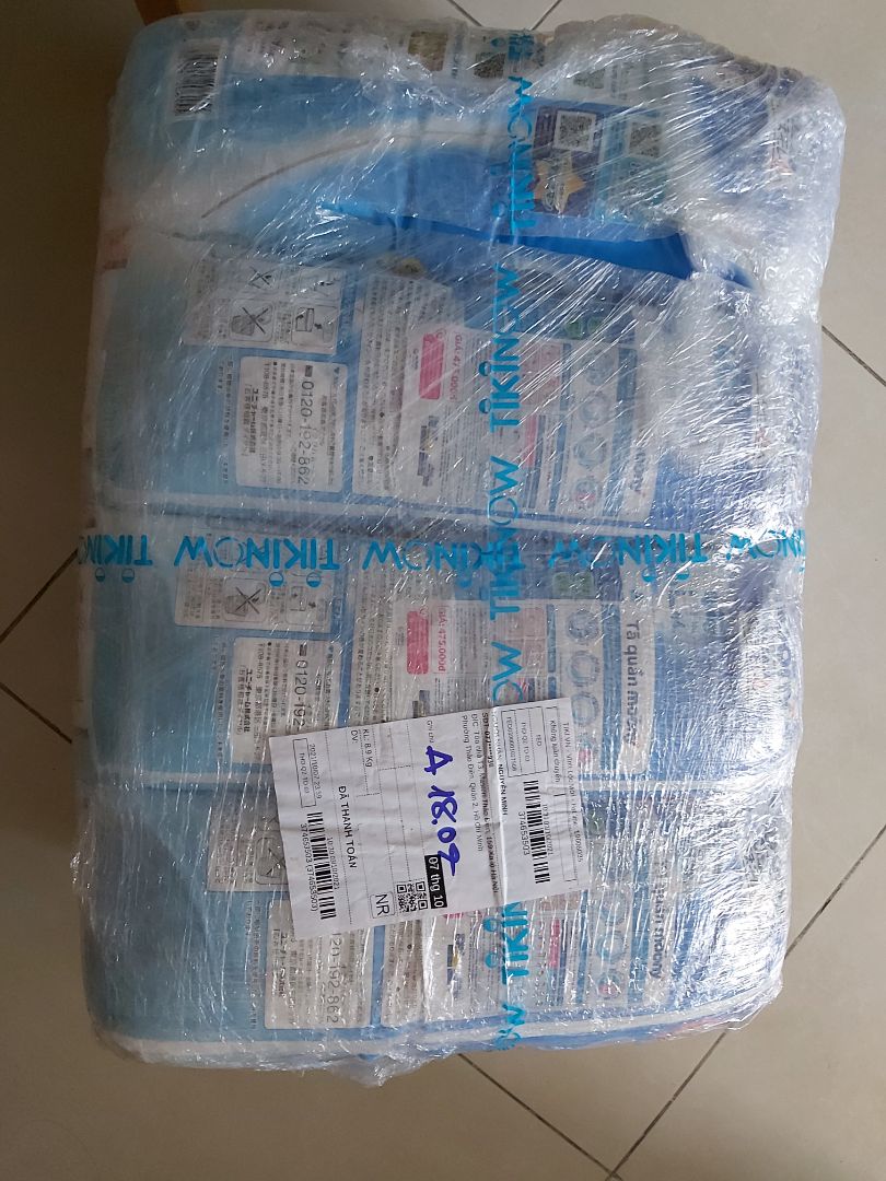 Tã dùng mềm, êm và thấm hút tốt nhưng quảng cáo là có quà khuyến mãi đi kèm mà khi chuyển đến thì không có quà khuyến mãi là sao? Mình đã gửi khiếu nại cho Tiki.