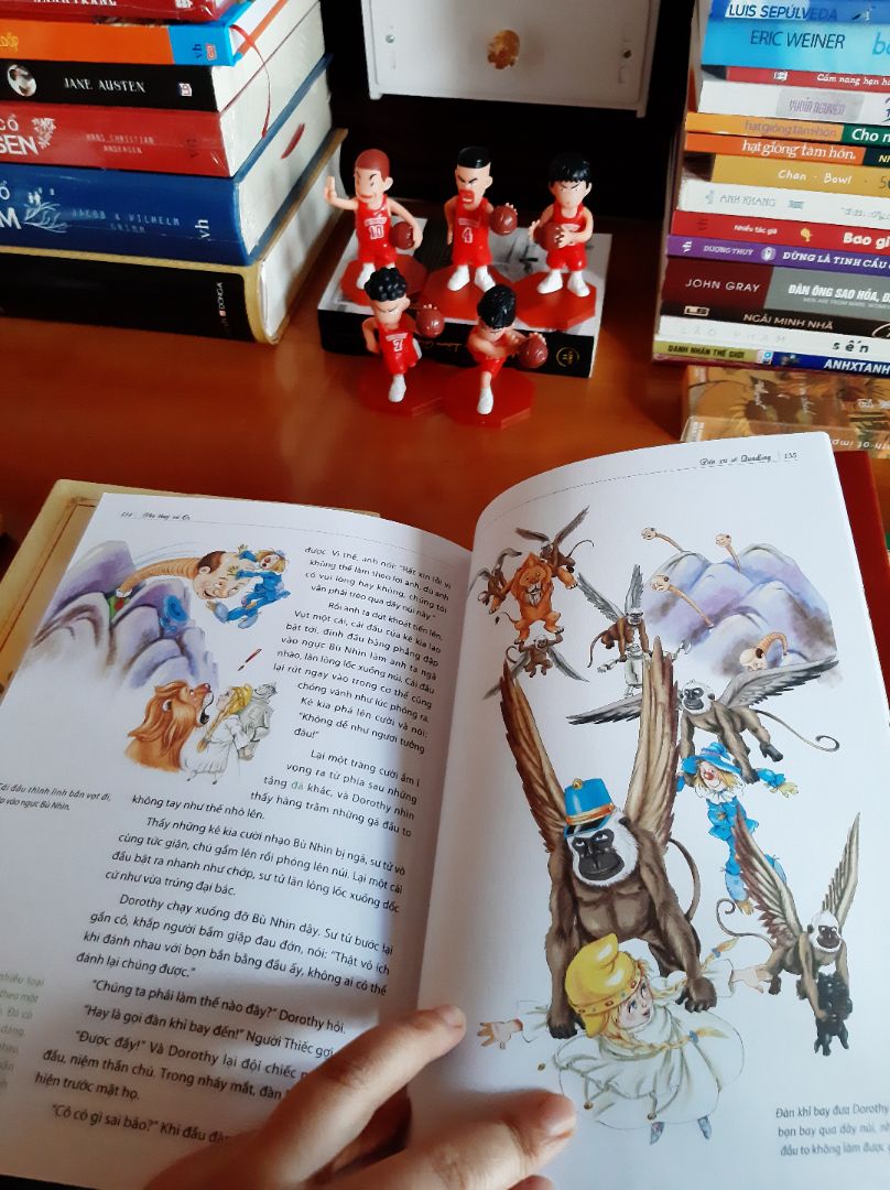 Sách đẹp ngoài sức tưởng tượng,  mới leng keng luôn, giấy trắng ,in màu 100%, rất xịn, đáng tiền lắm luôn. nên mua nè