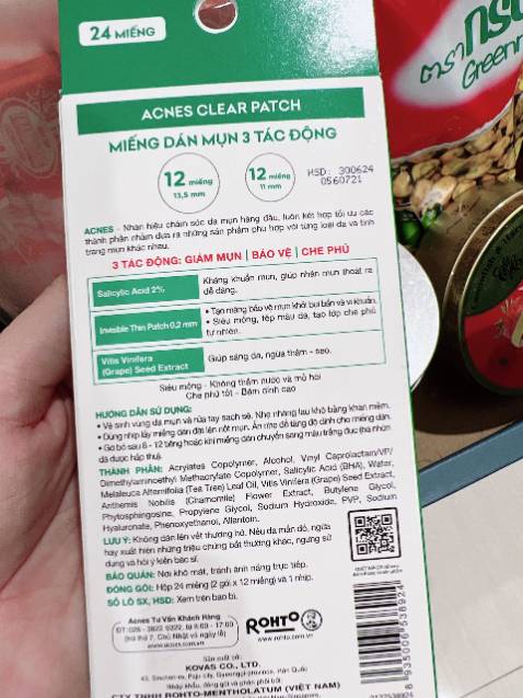 Một miếng dán vậy tầm được 8 - 12 tiếng, tới khi nào miếng dán đục thì mình gỡ ra. Keo dính chắc lắm ko sợ rớt, miếng dán cũng mỏng nên mình có dán cả ngày cũng ko làm khó chịu.