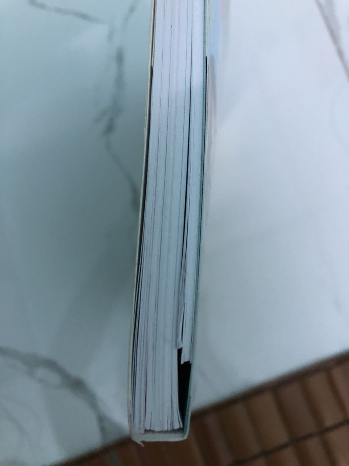 Cực kỳ tệ, sách gì thế này. Keo không còn dính, bung ra từng tờ, có thể hoàn tiền lại không?