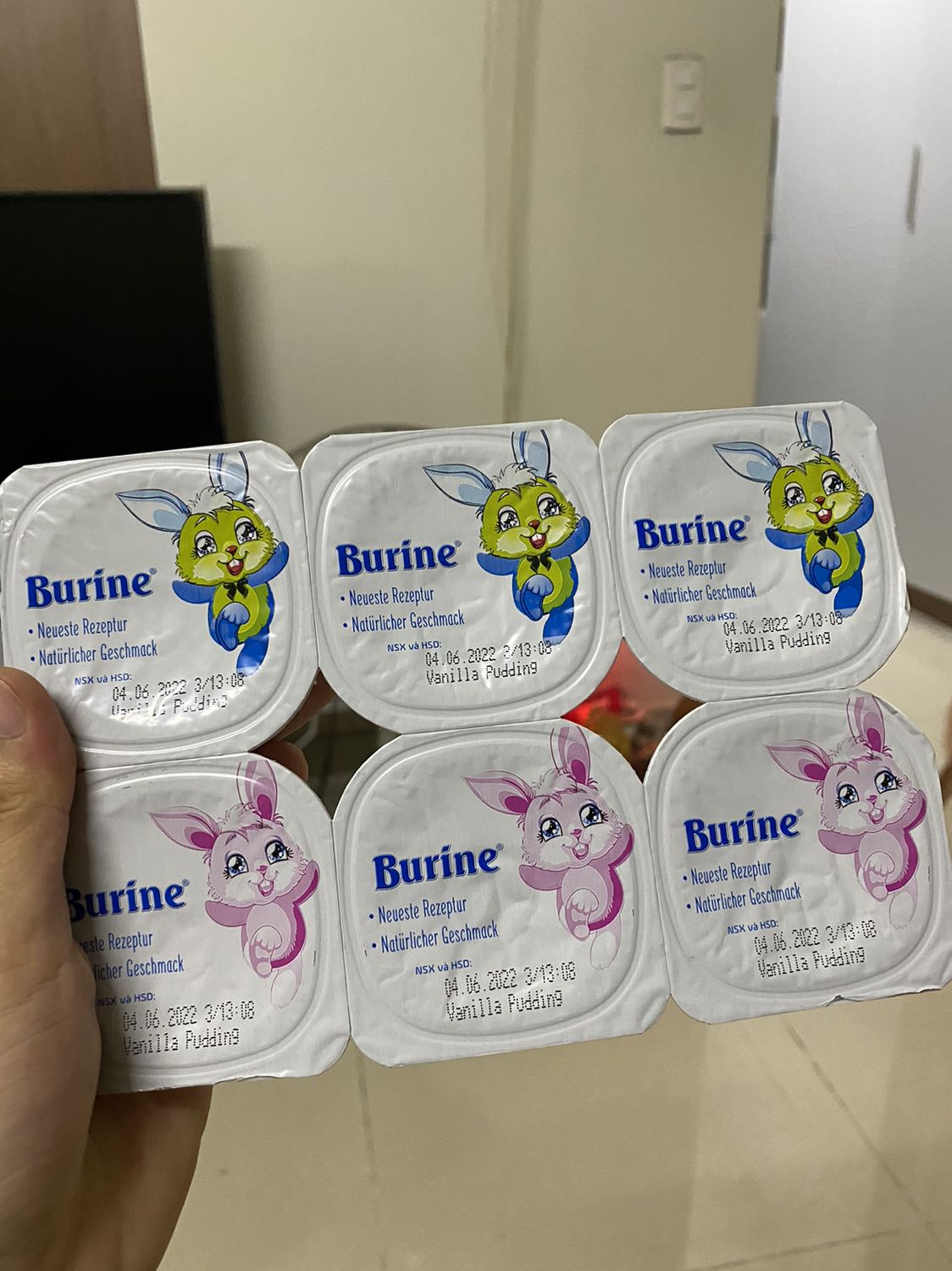 Bình thuỷ tin xịn xò, cầm rất chắc tay. Bình cổ rộng dễ vệ sinh. Mua được tặng thêm Lốc váng sữa cho trẻ em từ 6 tháng trở lên.