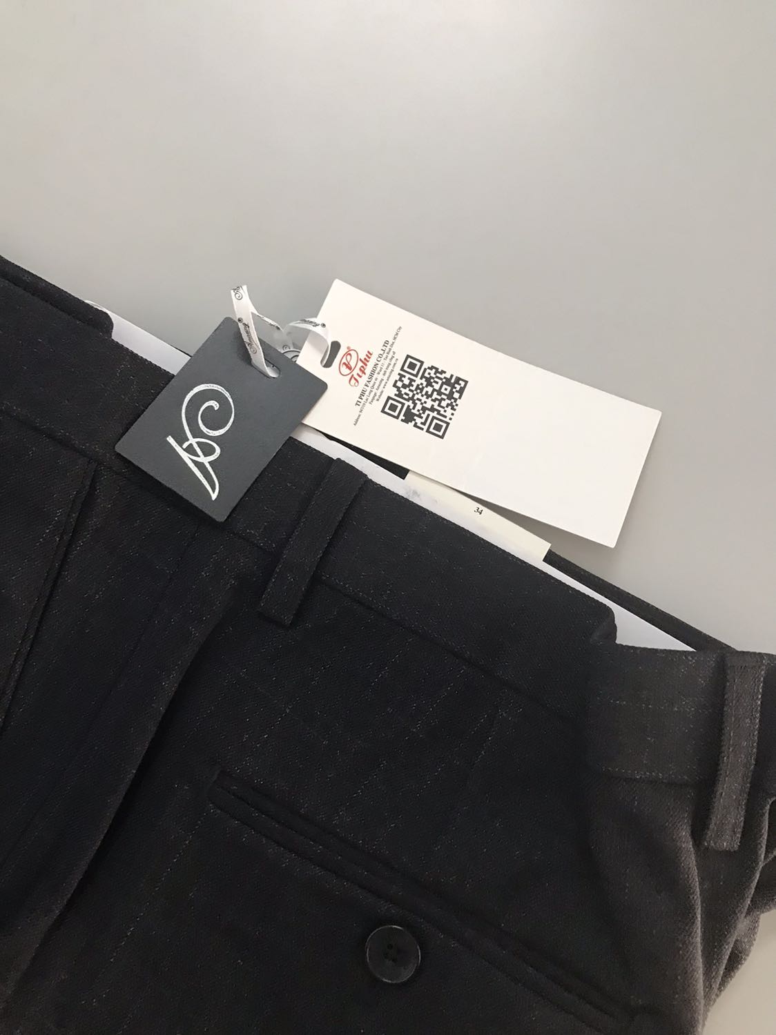 Giao ko đúng cả số lg và chủng loại. Đặt 2 quần thể thao thì giao 1 quần tây. Đề nghị thu hồi và chuyển lại sp cho đúng đơn đặt hàng