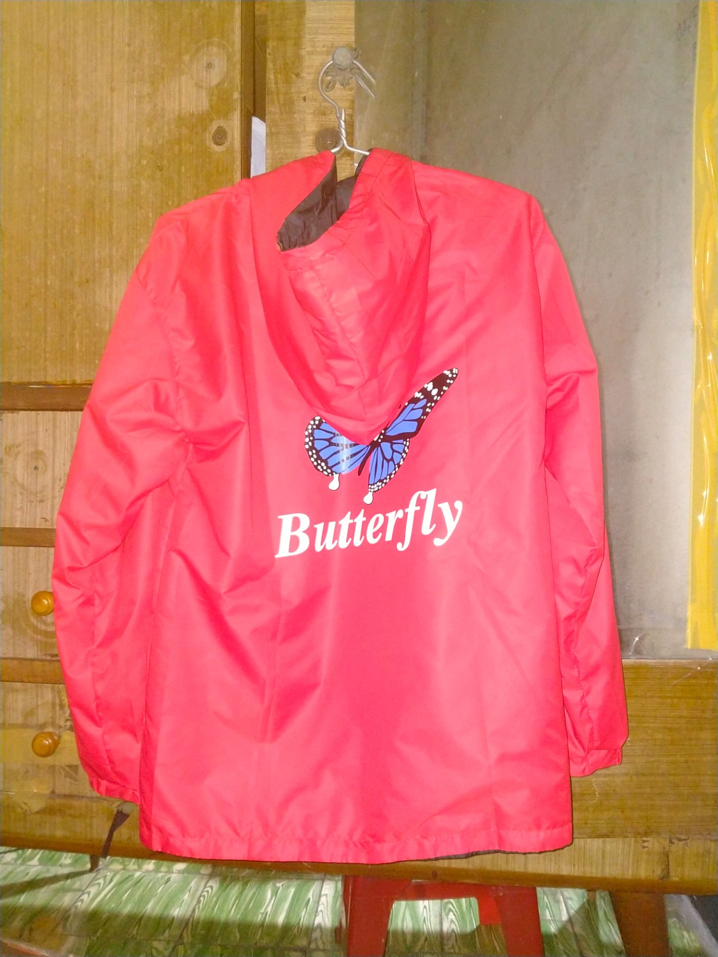 Áo không giống hình, ko thích hình in, vải thì ok