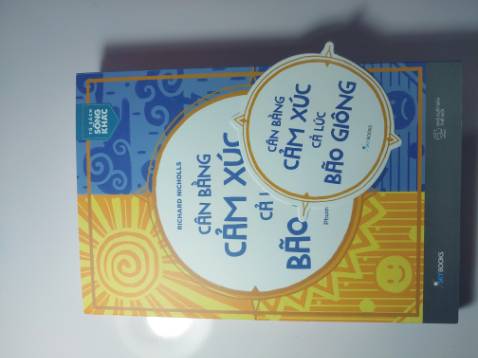 sách được giao nhanh,đóng gói ok.Bìa sách đẹp,chữ rõ ràng k bị nhòe.Nội dung sách này mang lại rất hay rất đáng để đọc.Điểm trừ duy nhất là bên khâu xử lý của shop lúc giao cho khách kiểm tra k kĩ dẫn đến sản phẩm khách nhận về có chỗ móp méo