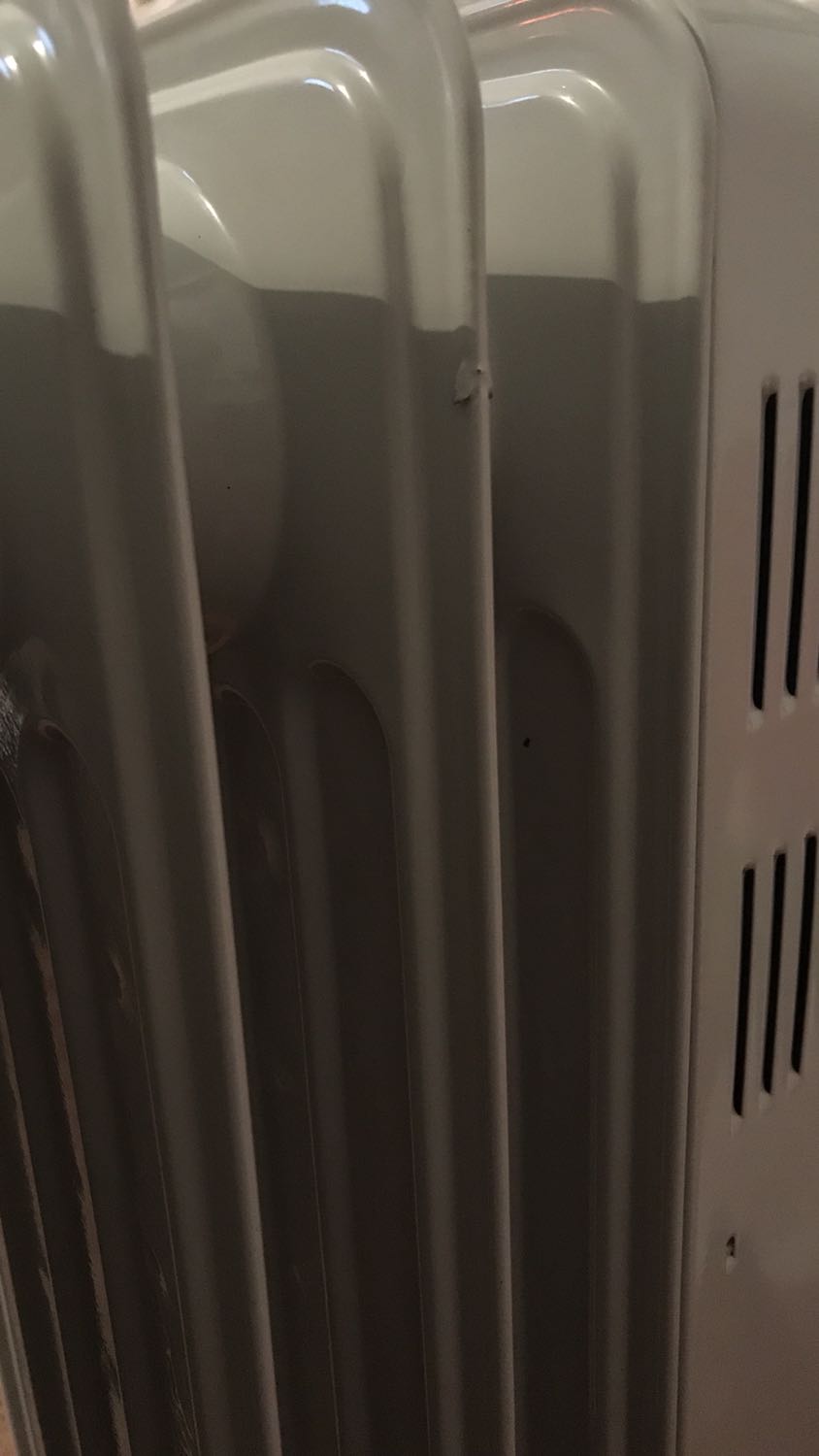 Máy nhìn cũng tạm ổn nhưng có mấy lỗi nhỏ này nhà sản xuất trả lời xem có cho đổi lại ko coa ảnh hưởng gì ko