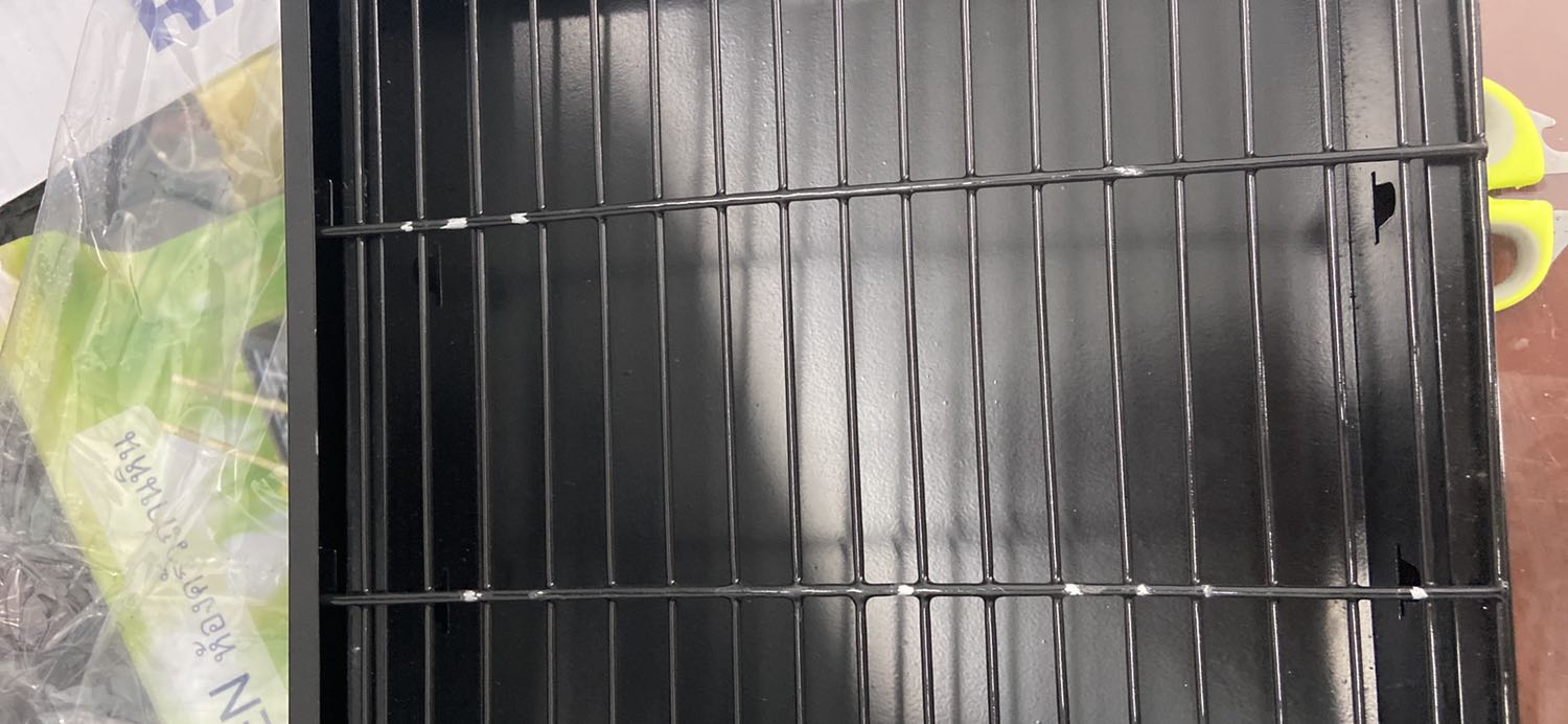 Sản phảm khi nhận bị tróc sơn rất nhiều. Tiki đổi giúp mình cái khác.