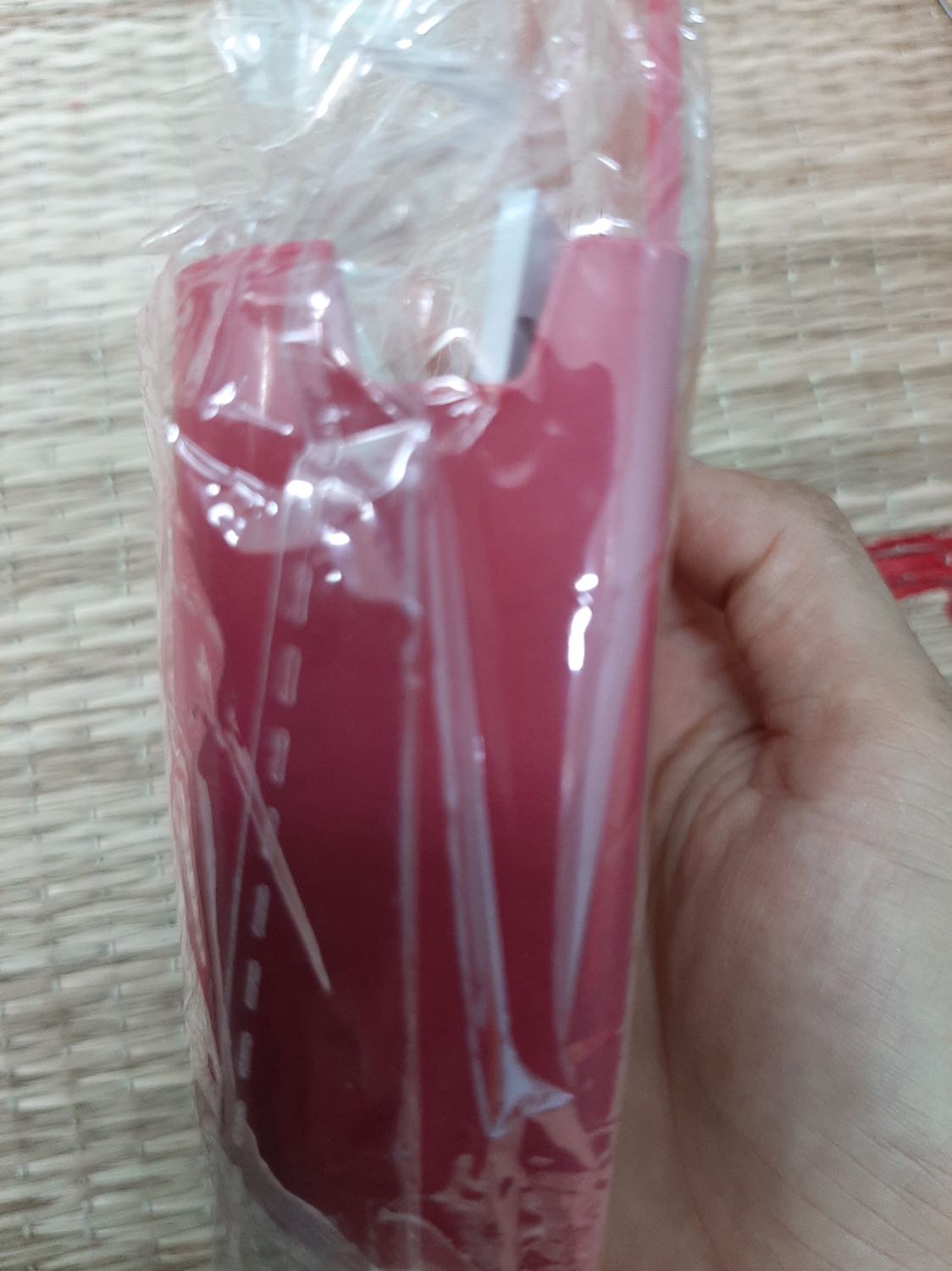 Sản phẩm như hình giới thiệu nhưng màu thì sặc sỡ quá. Màu này chỉ hợp với treo ở bếp thôi. Mình trừ shop 1* về màu...