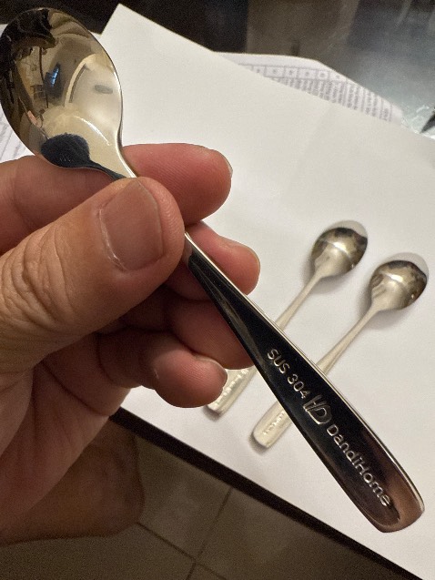 đúng như mô tả, có khắc dấu tên cty rất đẹp