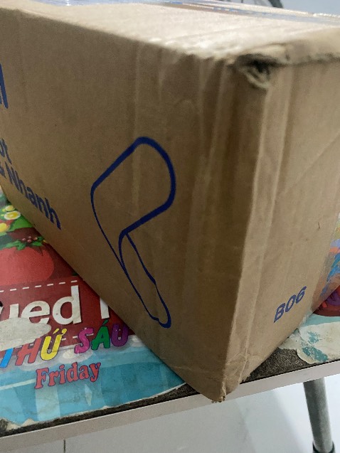 Shipper giao hàng nhanh, mình đặt hàng hôm trước hôm sau đã nhận được hàng
Sách được bao bọc cẩn thận
Mình khá thích sách của Lam, câu từ đơn giản, nhẹ nhàng, dễ thương