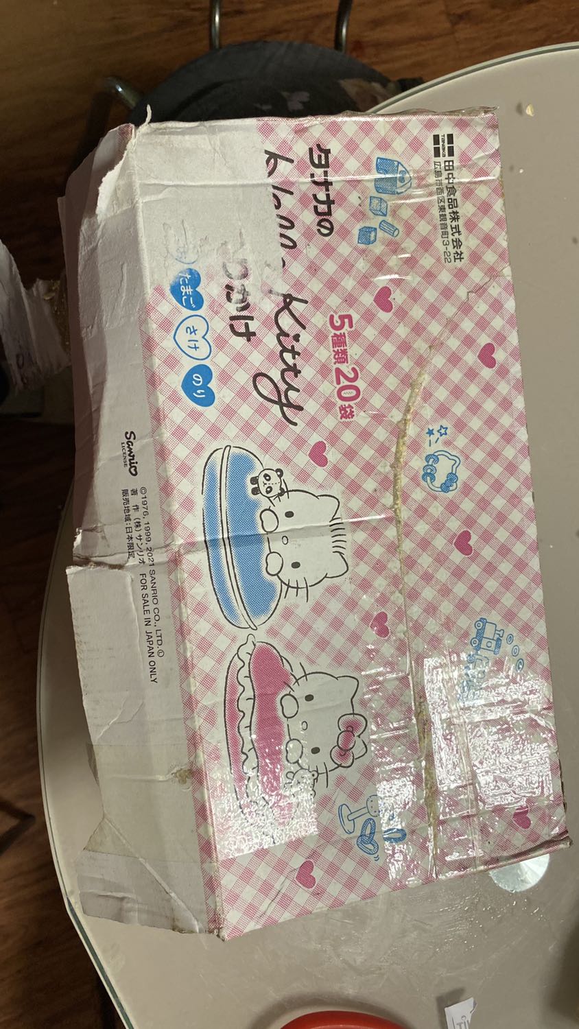 Đóng gói cẩu thả 1 túi bị hở đổ  1 nửa ra ngoài  , khi phản ánh với shop thì hẹn dùng *** để giải quyết vấn đề nhưng không làm. Vô trách nhiệm với sản phẩm bán cho khách hàng.