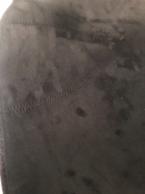 Không biết là chấp vá hay là ý định của sản phẩm mà tôi thấy không liền, mn mua nên cân nhắc