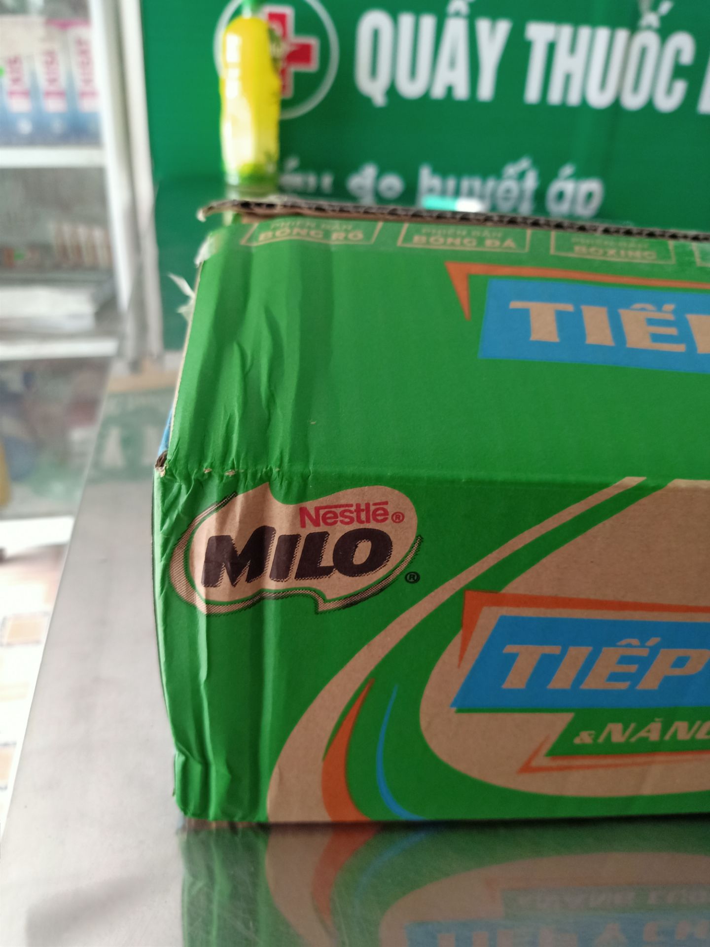 hàng mua của tiki nên hoàn toàn yên tâm về chất lượng, giao hàng siêu nhanh, giá hợp lý,hạn xa, trong quá trình vận chuyển có hơi bị móp nhưng k ảnh hưởng đến hộp sữa bên trong. cảm ơn shop ạ hàng mua của tiki nên hoàn toàn yên tâm về chất lượng, giao hàng siêu nhanh, giá hợp lý,hạn xa, trong quá trình vận chuyển có hơi bị móp nhưng k ảnh hưởng đến hộp sữa bên trong. cảm ơn shop ạ