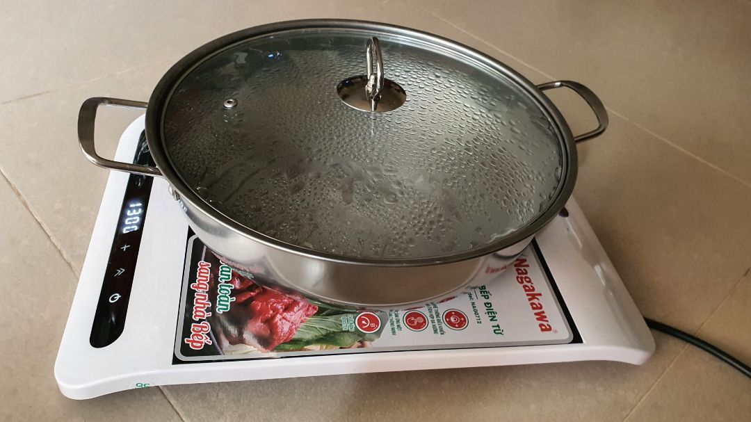 mẫu mã đẹp tiện dụng điều hướng 2 đầu đun xôi cực nhanh,nhưng quạt hơi ồn.đóng gói ẩu rách bao bì,dù sao cũng cho 5 sao