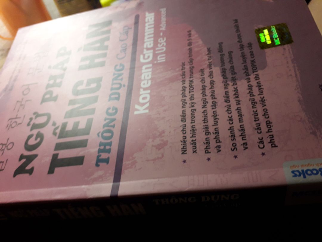 Sách mới, siêu đẹp, nội dung khỏi chê. Tiki đóng hàng siêu nhanh siêu đẹp. 5h chiều mới đặt mà vẫn chuyển đến tận 10h tối, thế là sáng hôm sau mình đã nhận được rồi. Còn rẻ hơn *** nữa, trước mua *** đợi 1 tuần rồi chưa tới, với cả còn đắt hơn 70k. Nên em đã phát huy tinh thần đặt thêm 2 quyển khác của tiki rồi.