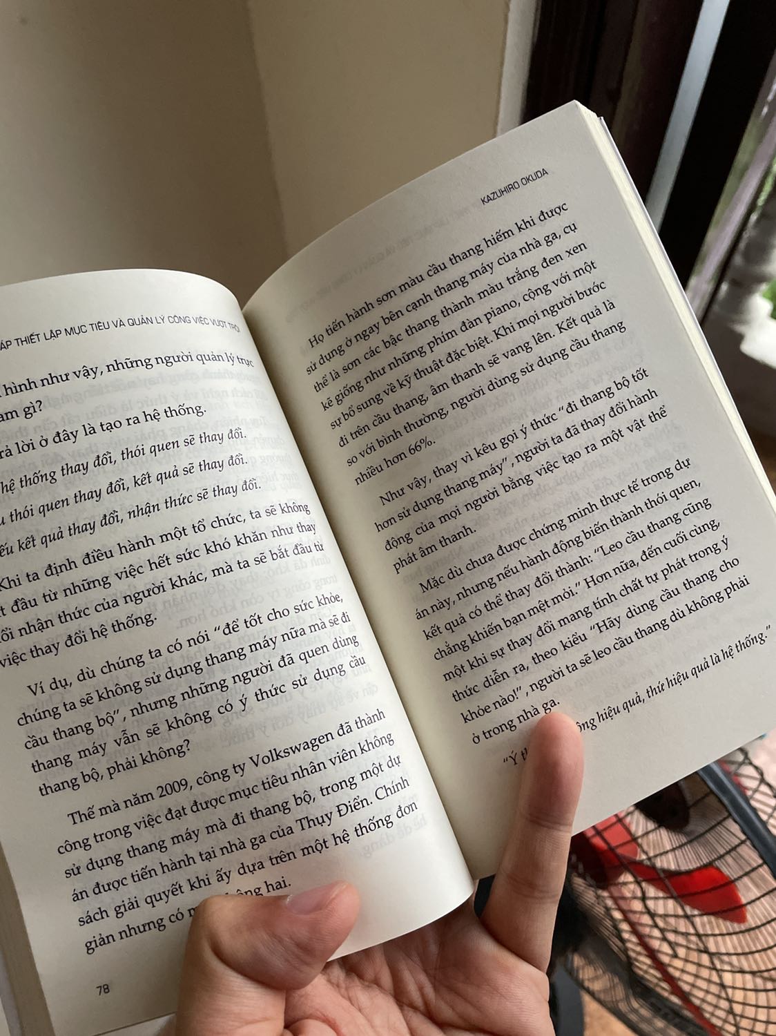 Sách rất ok, cụ thể để có thể triển khai tốt. So với "làm điều quan trọng" của John Doerr, thì cuốn này mang tính thực hành nhiều hơn, khuyến nghị nếu bạn đã đọc Doerr mà hoang mang chưa biết cần phải làm gì!