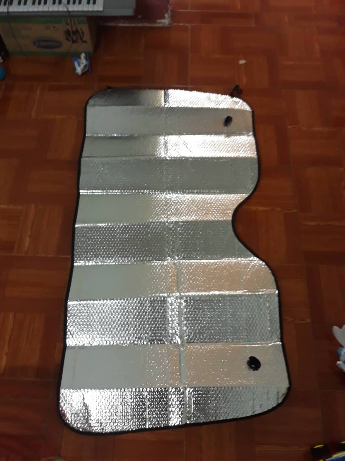 Tôi ko ngờ 1 công ty bán hàng online lớn như tiki lại có cái kiểu treo đầu dê bán thịt *** như vậy. Tôi mua sản phẩm này thì giao sản phẩm cũ và rẻ hơn. Tôi yêu cầu đổi trả thì cuối cùng trả lại cũng giao cái cũ. Quá tệ cho 1 công ty như Tiki. Lần đầu mua hàng tiki cũng như lần cuối. Tôi thề ko bao giờ mua của tiki 1 lần nào nữa. Nhân viên giao hàng đổi trả khi giao hàng cũng ko gọi người mua ra kiểm tra hàng. Gặp ai đưa cho người đó như vậy là sao. Sợ khách kiểm tra ko đúng hàng à. Tôi có hình ảnh hàng đã đổi trả bên dưới. Bye tiki