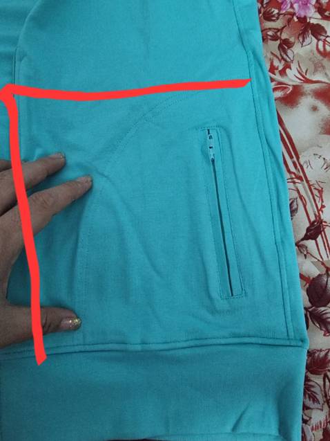 Áo chưa tới 300k, đã mua lần 2,  độ mỏng dầy vừa phải,  mặc mát đi xe tới chỗ không muốn cởi ra vì không thấy nóng đâu.   Dây kéo trơn khỏi chê,  túi trong xài êm,  túi ngoài thiết kế xài không hiệu quả này phải rộng như túi trong mới đựng đt dễ ( ý kiến cả nhân)