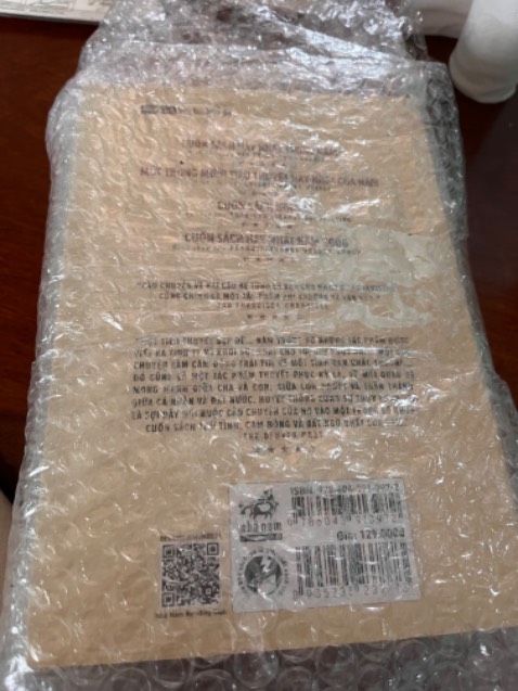 Oi sách của pương pương thì là gu toi roi mà có tặng kèm cái móc khoá với mí tấm card quá là dẽ thưnnnnn huhu. Còn được pương pương kí nựa, đã quá ò, quá là xịnnn. 5 sao là ko đủ TvT