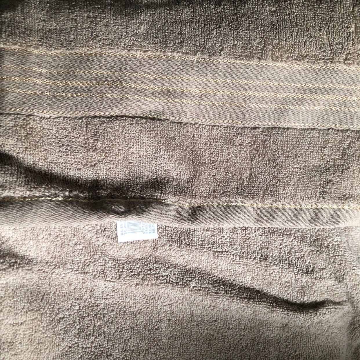 Khăn mềm đúng như mô tả, màu nâu thiên xám nhìn sạch sẽ hơn