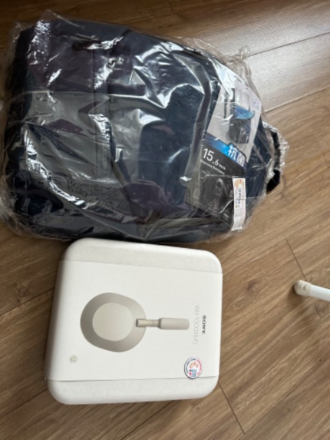 Hàng nguyên seal, đóng gói rất cẩn thận. Giao hàng nhanh. Tai nghe Sony chống ồn đỉnh của chop, ANC tuyệt hơn airpod pro 2 mình đang xài. Rất hài lòng